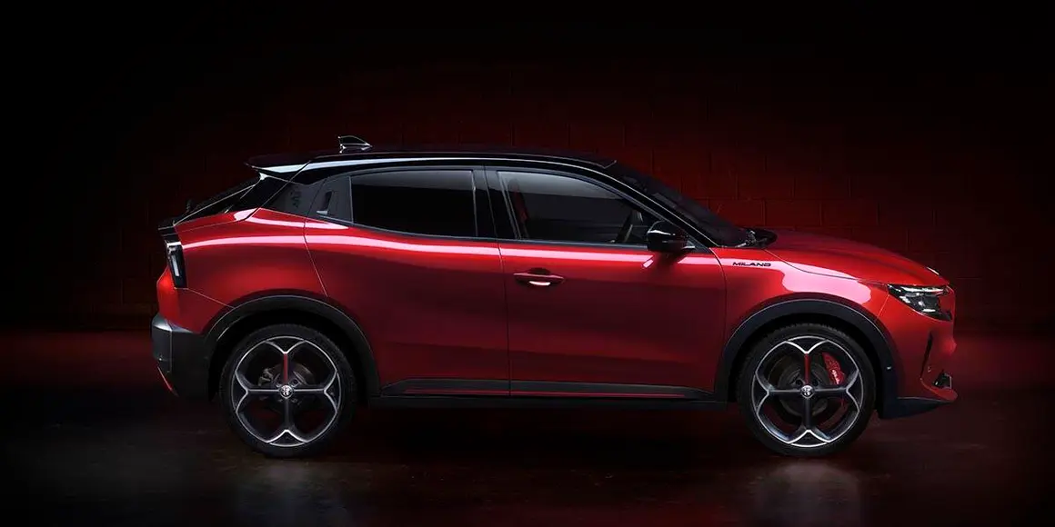 Alfa-Romeo-Milano_lateral