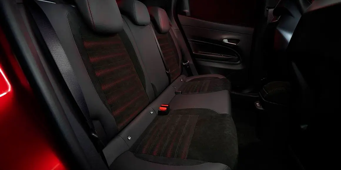 Alfa-Romeo-Milano_plazas-traseras