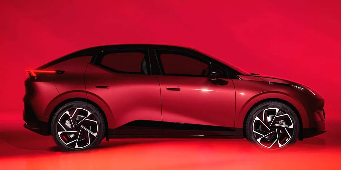 Lynk & Co 02 vista lateral