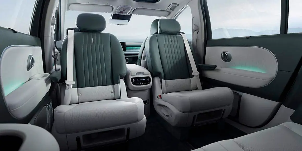 Hyundai-IONIQ-9_interior-asientos-girados