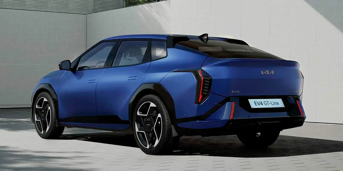 KIA-EV4-sedan_trasera-azul