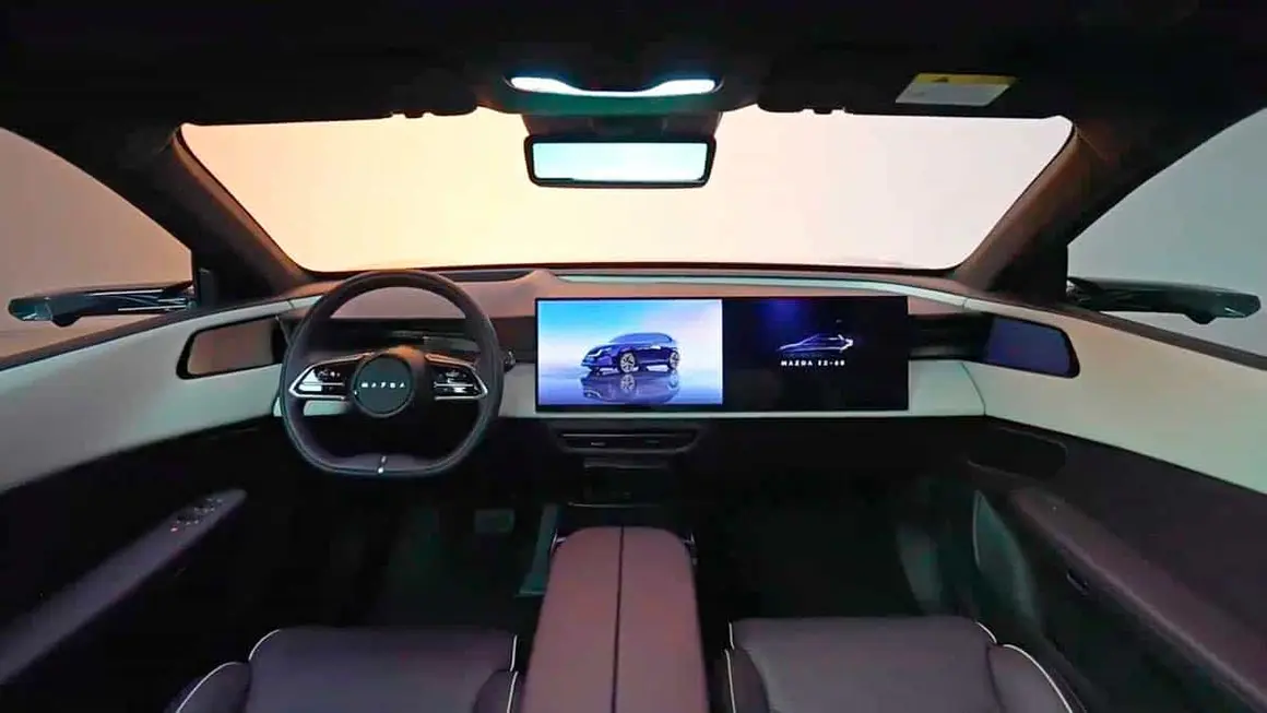 Interior Mazda EZ60