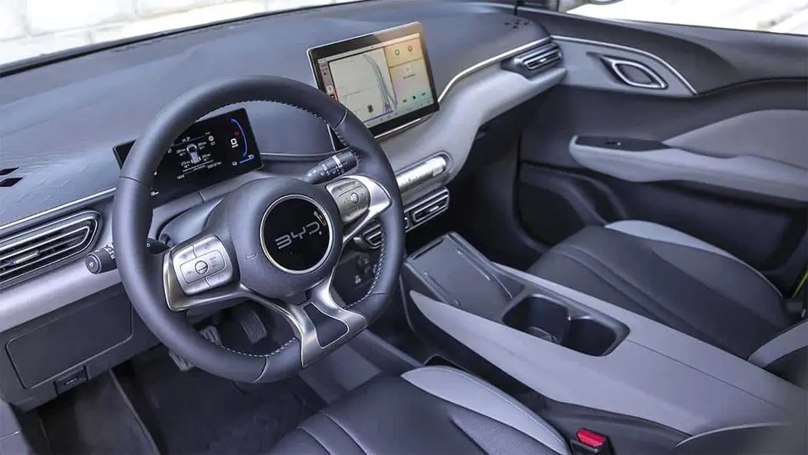 Interior del BYD Dolphin Surf 