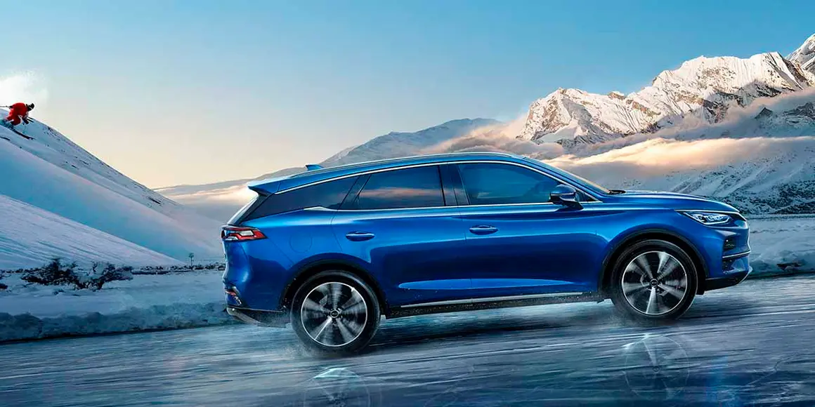 BYD Tang subiendo una cuesta