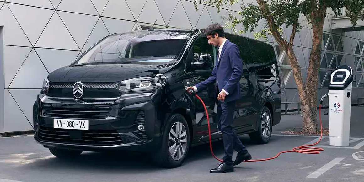 Citroen-e-SpaceTourer_cargando