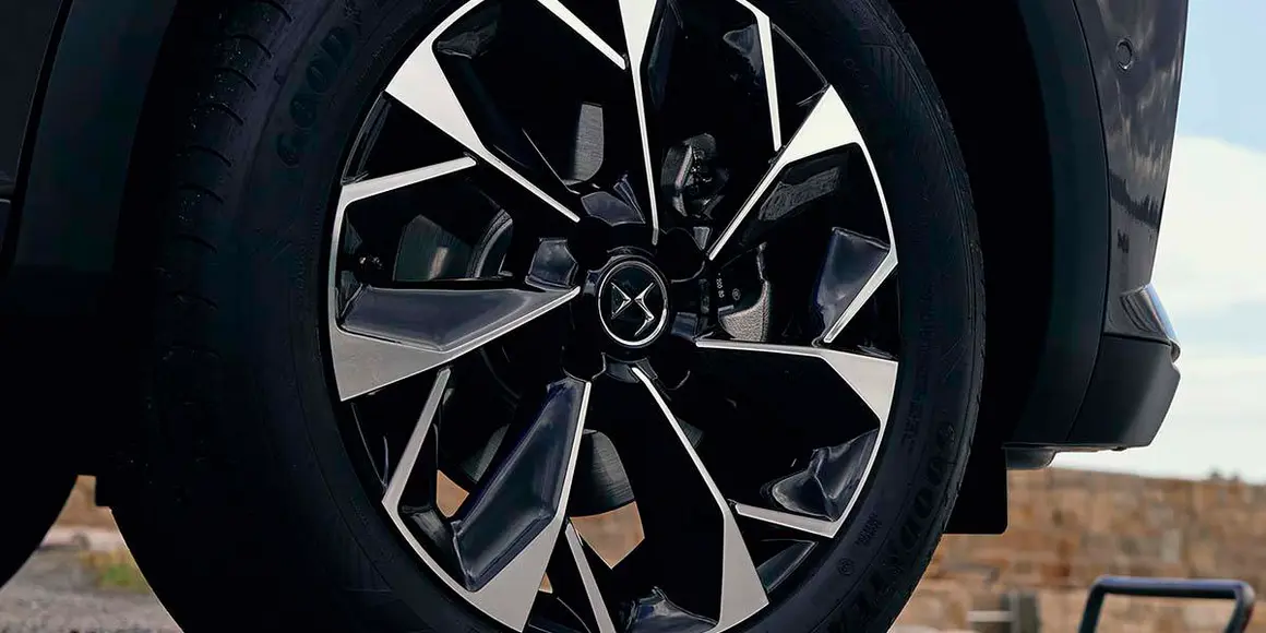 DS-3-E-Tense_llantas