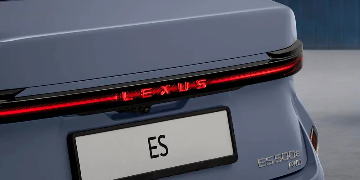 Lexus-ES_trasera_