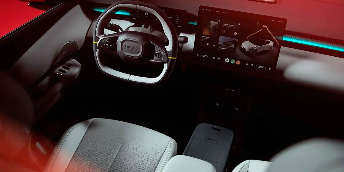 Lynk-Co-02_interior
