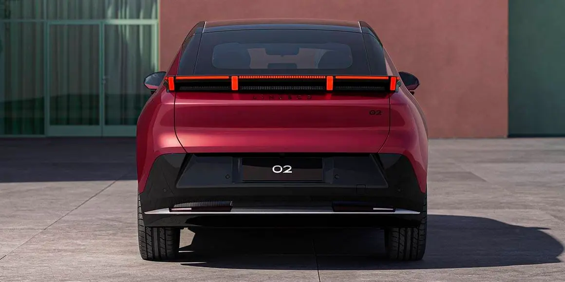 Lynk-Co-02_trasera