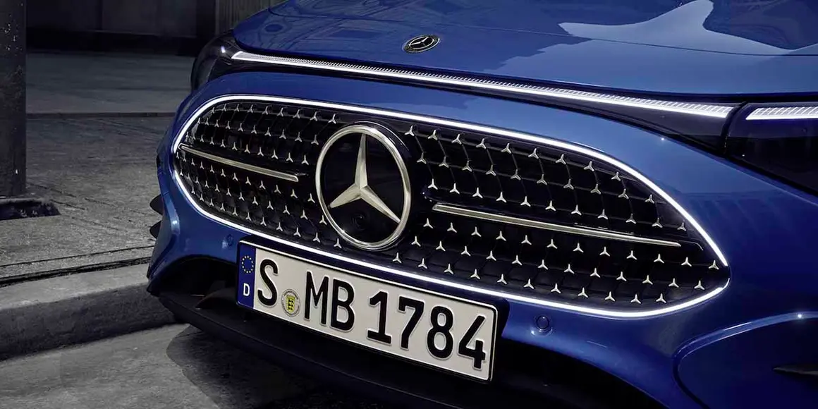 Mercedes-Benz-CLA-Shooting-Brake_azul-frontal
