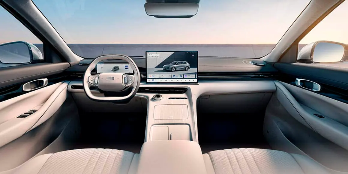 Interior del Geely E5