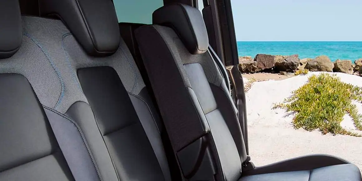 Disfruta de la comodidad y la sostenibilidad en viajes por la costa en veh&iacute;culos el&eacute;ctricos.