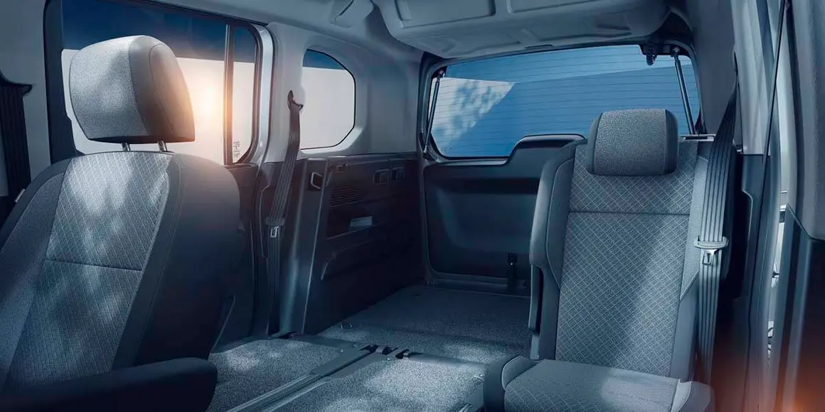 Opel-Combo-Electric_asientos-abatidos