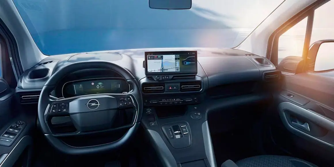 Opel-Combo-Electric_interior