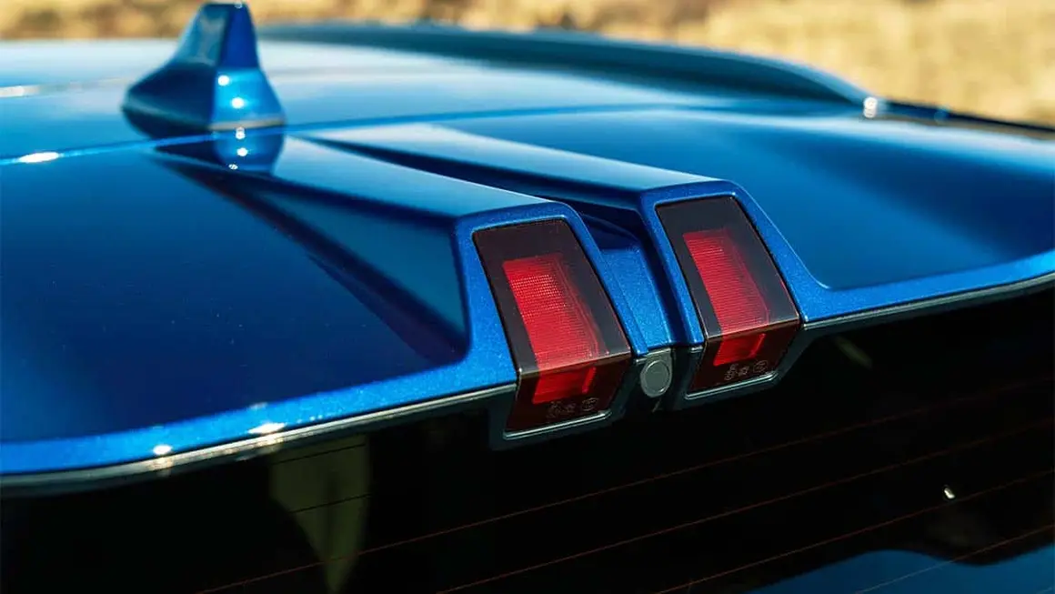 Detalle del dise&ntilde;o aerodin&aacute;mico y moderno del BYD ATTO 3 EVO