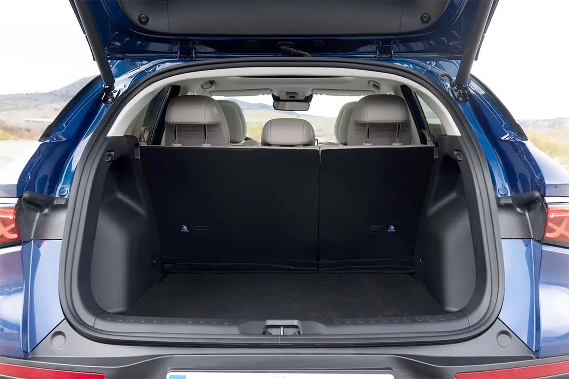 Vista del maletero del BYD ATTO 3 EVO, mostrando su capacidad y espacio de carga.