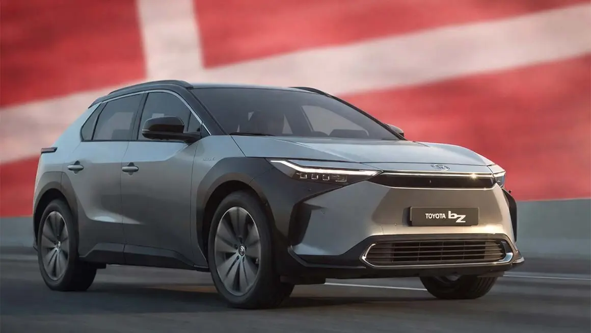 Toyota bZ4X, coche el&eacute;ctrico innovador, promueve la movilidad ecol&oacute;gica en Dinamarca.