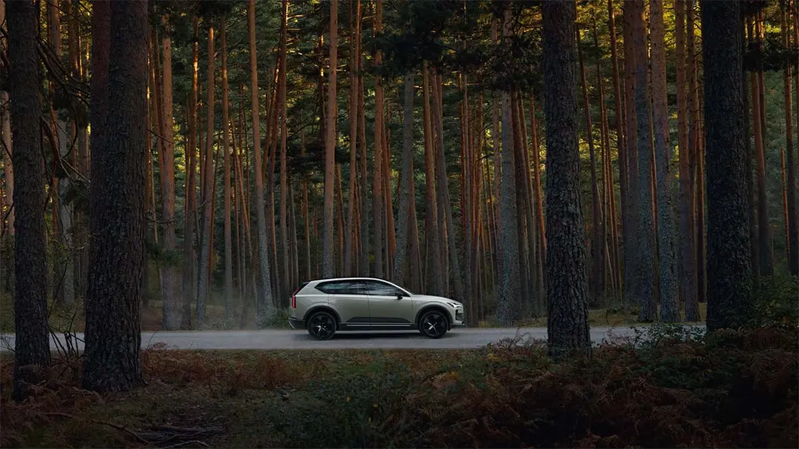 Volvo EX60 Cross Country - vista lateral