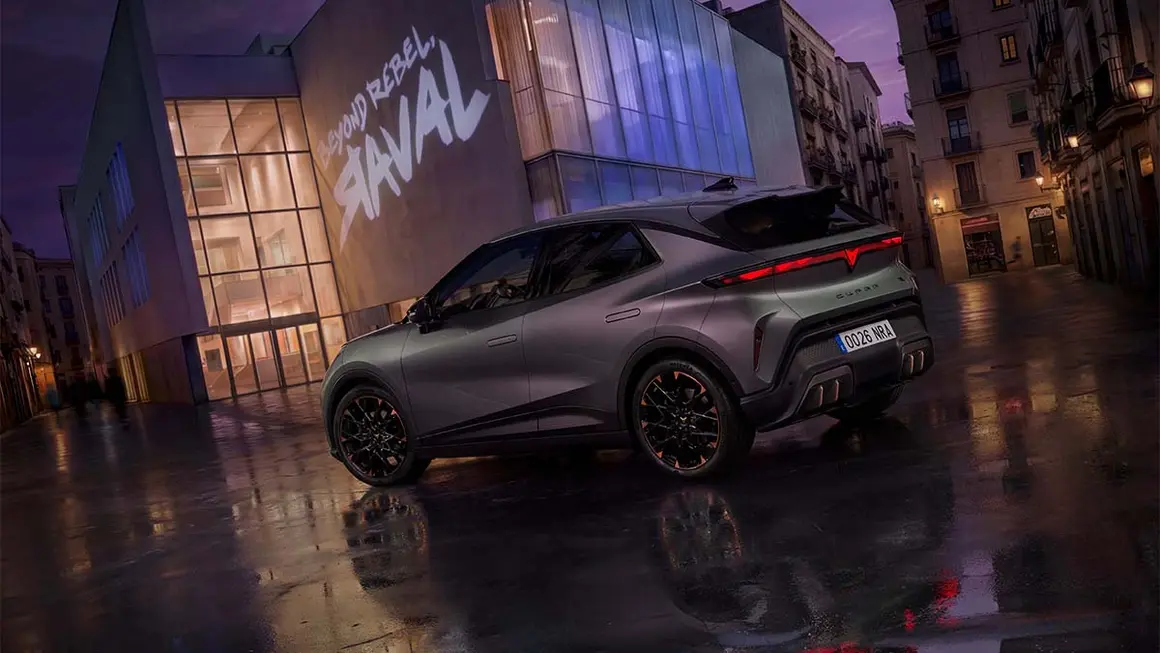 CUPRA Raval (vista lateral y trasera)