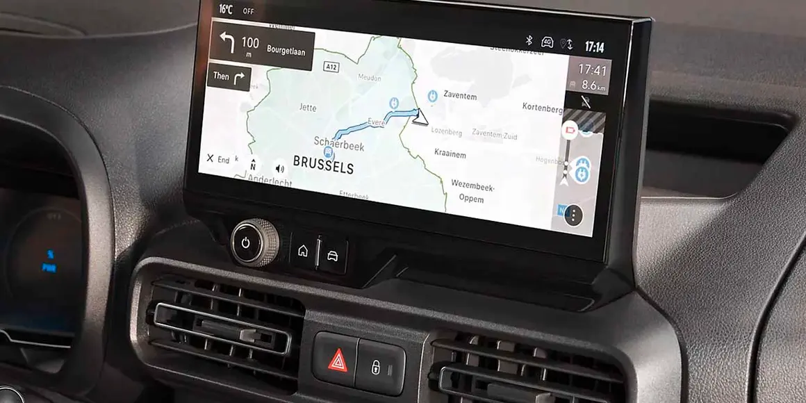 Toyota-Proace-City-Verso-Electric_interior-pantalla