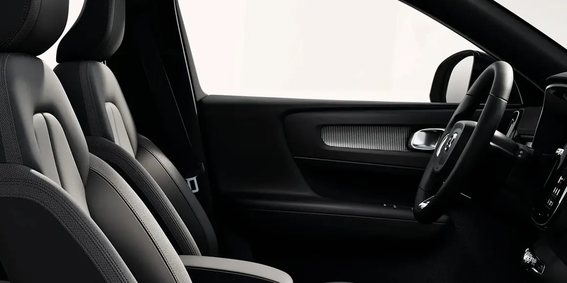 Volvo-EX40_interior-plazas-delanteras