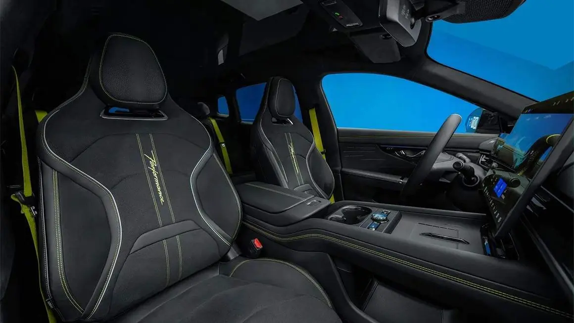 Interior del Lynk&Co 07 GT