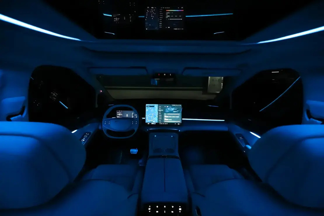 xpeng-x9-interior-iluminacion