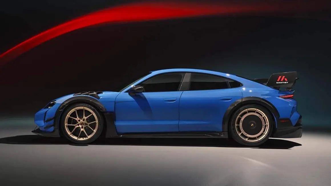 Vista lateral del Porsche Taycan 2027
