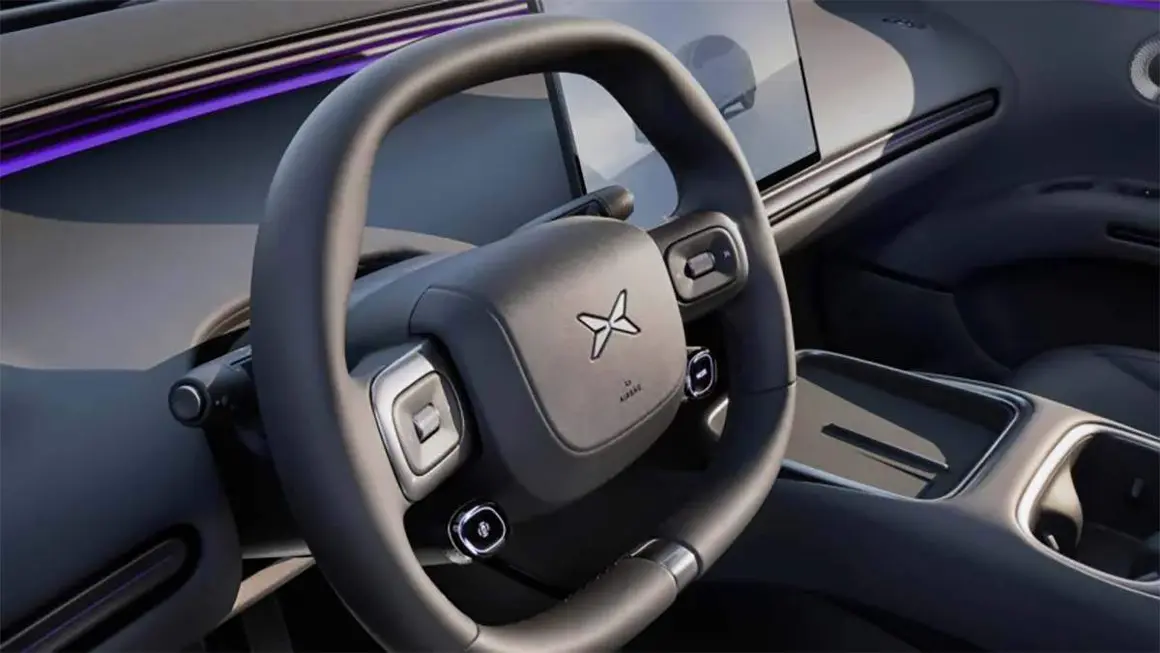 xpeng-mona-l03-interior-volante