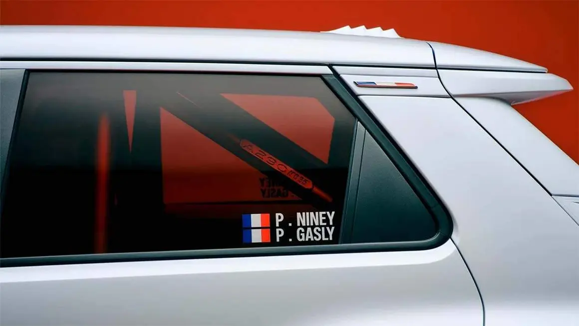 Alpine-Lacoste-A290-lateral-nombres
