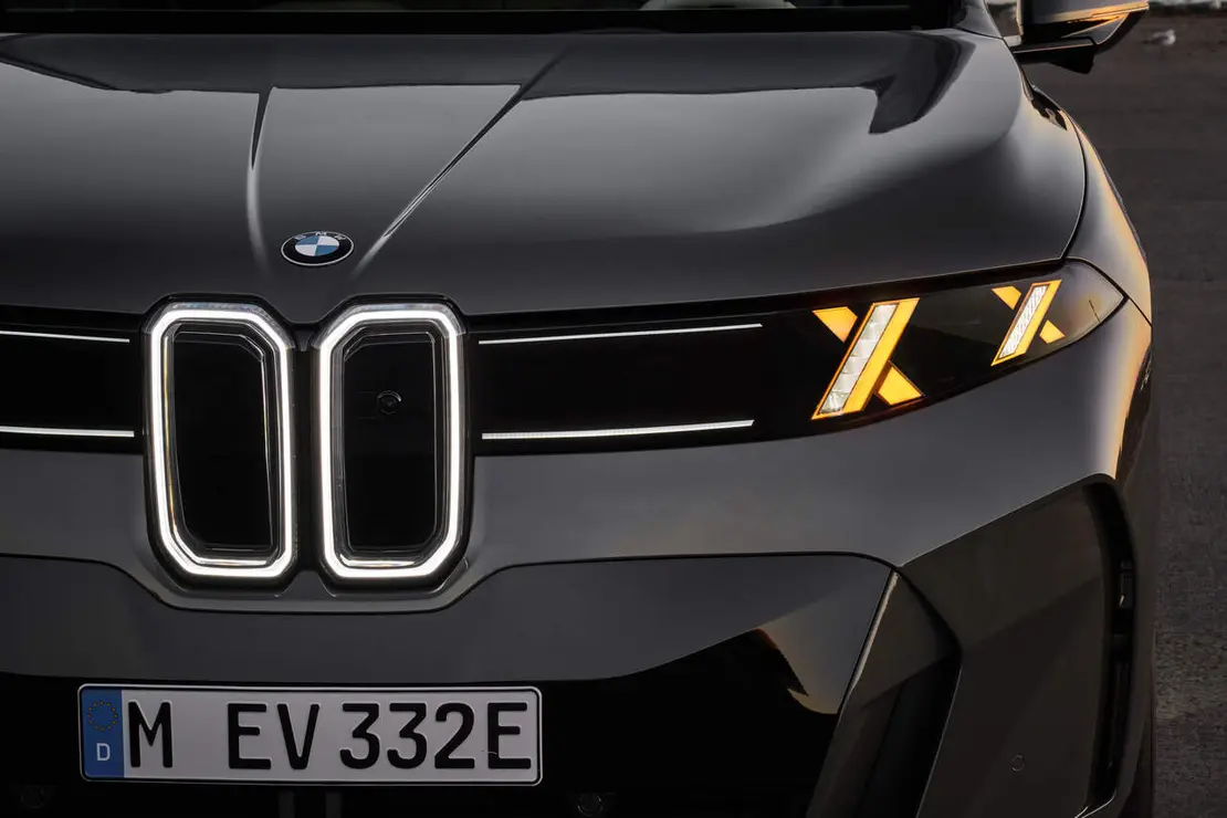 P90646022_highRes_bmw-ix5-60-xdrive-06