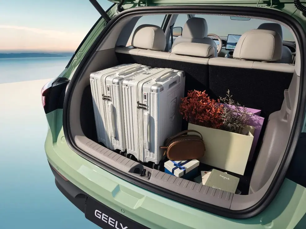Maletero del Geely E2 (375 litros de capacidad)