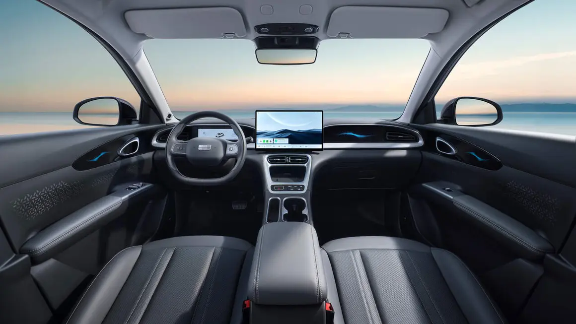Geely E2_interior_1