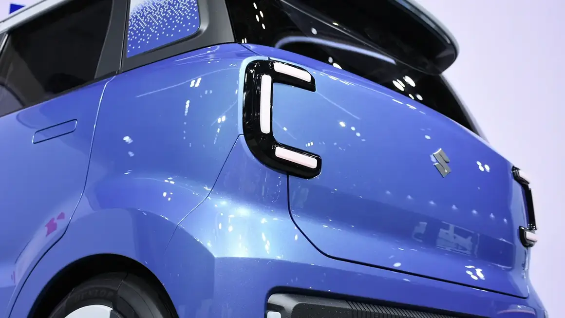 Suzuki Vision e-Sky - detalle trasera