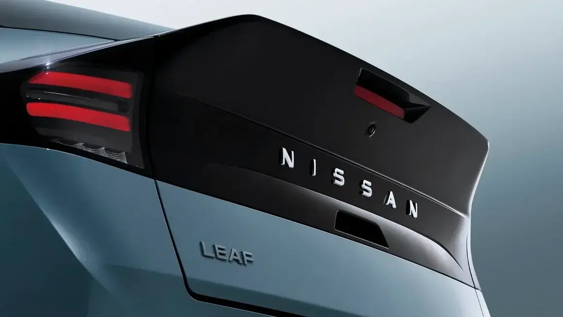 Aler&oacute;n trasero del Nissan Leaf