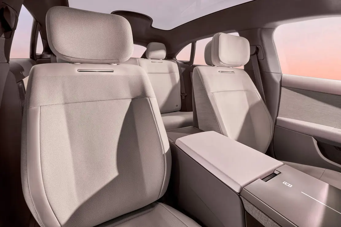 Range-Rover-GT_INTERIOR_PASSENGER-REVERSE