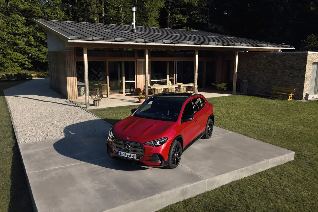 Der neue elektrische Mercedes-Benz GLA.

Exterieur: MANUFAKTUR Patagonienrot Metallic

Interieur: ARTICO man-made leather/MICROCUT microfibre black 

The all-new Mercedes-Benz GLA electric.

Exterior: MANUFAKTUR patagonia red metallic

Interior: ARTICO man-made leather/MICROCUT microfibre black
