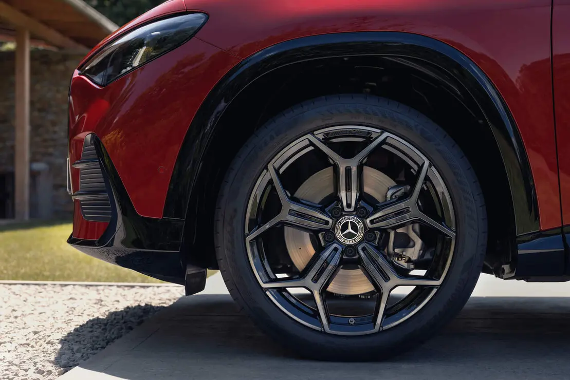 Der neue elektrische Mercedes-Benz GLA.

Exterieur: MANUFAKTUR Patagonienrot Metallic

Interieur: ARTICO man-made leather/MICROCUT microfibre black 

The all-new Mercedes-Benz GLA electric.

Exterior: MANUFAKTUR patagonia red metallic

Interior: ARTICO man-made leather/MICROCUT microfibre black