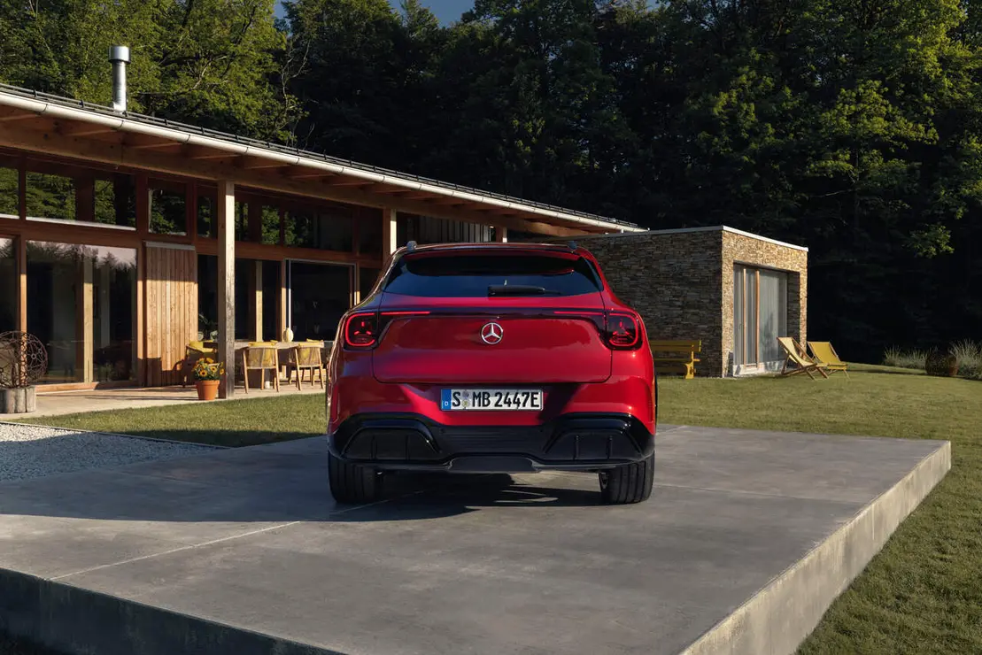 Der neue elektrische Mercedes-Benz GLA.

Exterieur: MANUFAKTUR Patagonienrot Metallic

Interieur: ARTICO man-made leather/MICROCUT microfibre black 

The all-new Mercedes-Benz GLA electric.

Exterior: MANUFAKTUR patagonia red metallic

Interior: ARTICO man-made leather/MICROCUT microfibre black