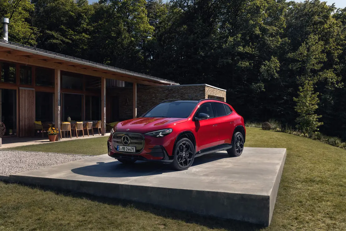 Der neue elektrische Mercedes-Benz GLA.

Exterieur: MANUFAKTUR Patagonienrot Metallic

Interieur: ARTICO man-made leather/MICROCUT microfibre black 

The all-new Mercedes-Benz GLA electric.

Exterior: MANUFAKTUR patagonia red metallic

Interior: ARTICO man-made leather/MICROCUT microfibre black