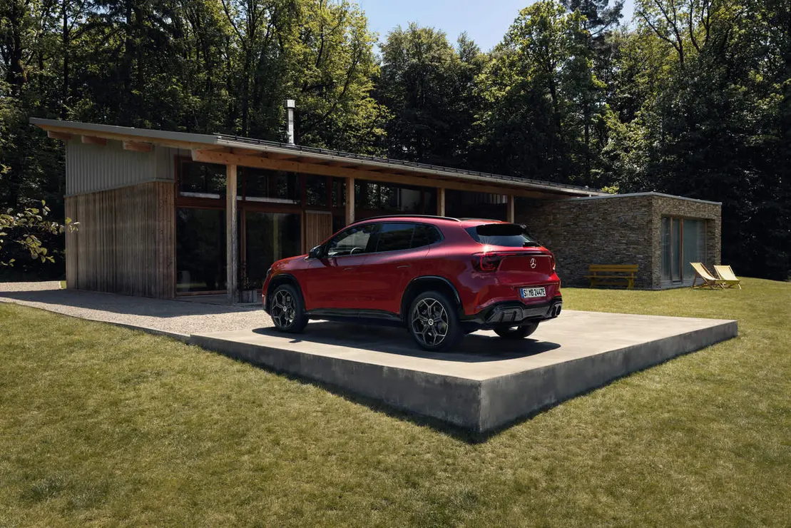 Der neue elektrische Mercedes-Benz GLA.

Exterieur: MANUFAKTUR Patagonienrot Metallic

Interieur: ARTICO man-made leather/MICROCUT microfibre black 

The all-new Mercedes-Benz GLA electric.

Exterior: MANUFAKTUR patagonia red metallic

Interior: ARTICO man-made leather/MICROCUT microfibre black