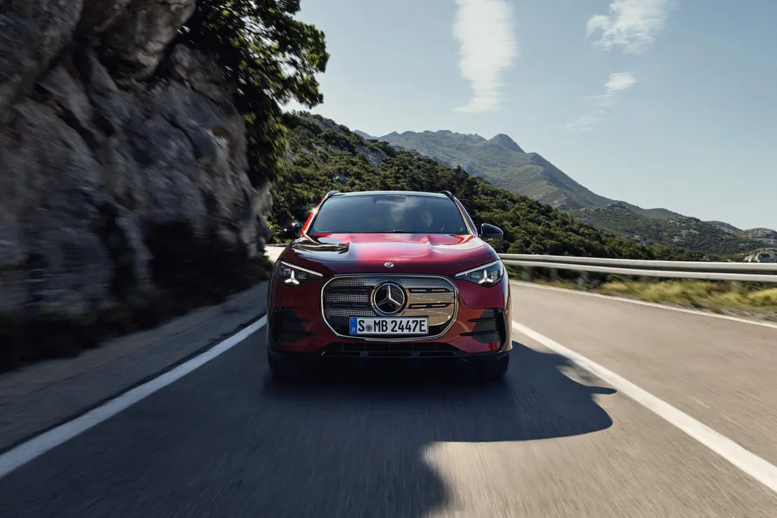 Der neue elektrische Mercedes-Benz GLA.

Exterieur: MANUFAKTUR Patagonienrot Metallic

Interieur: ARTICO man-made leather/MICROCUT microfibre black 

The all-new Mercedes-Benz GLA electric.

Exterior: MANUFAKTUR patagonia red metallic

Interior: ARTICO man-made leather/MICROCUT microfibre black