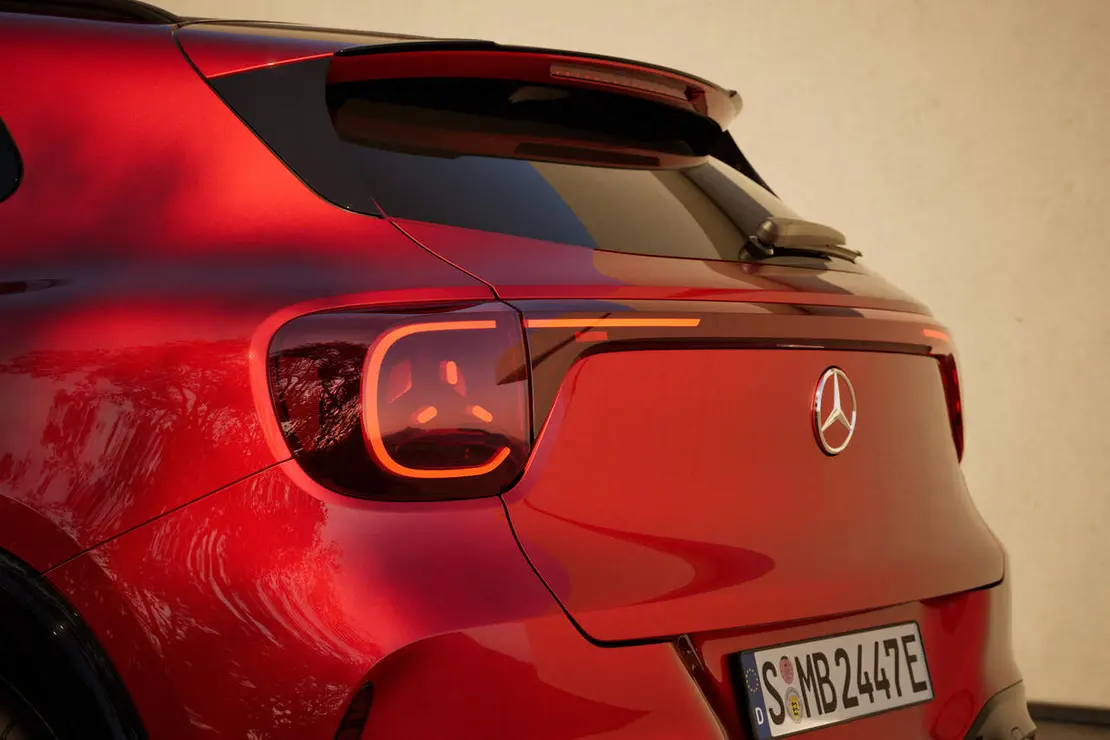 Der neue elektrische Mercedes-Benz GLA.

Exterieur: MANUFAKTUR Patagonienrot Metallic

Interieur: ARTICO man-made leather/MICROCUT microfibre black 

The all-new Mercedes-Benz GLA electric.

Exterior: MANUFAKTUR patagonia red metallic

Interior: ARTICO man-made leather/MICROCUT microfibre black
