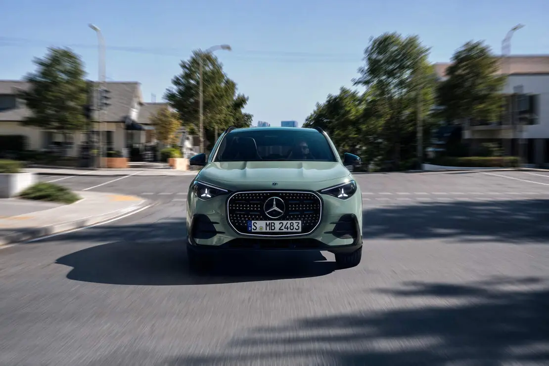Der neue Mercedes-Benz GLA Hybrid.

Exterieur: Aquamint Uni

Interieur: ARTICO nappa-look black / clean white pearl / MICROCUT microfibre black 

The all-new Mercedes-Benz GLA hybrid.

Exterior: Aquamint non-metallic

Interior: ARTICO nappa-look black / clean white pearl / MICROCUT microfibre black