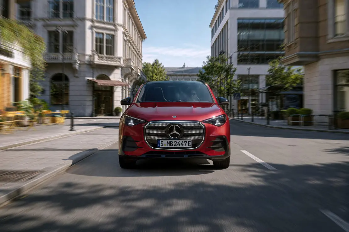 Der neue elektrische Mercedes-Benz GLA.

Exterieur: MANUFAKTUR Patagonienrot Metallic

Interieur: ARTICO man-made leather/MICROCUT microfibre black 

The all-new Mercedes-Benz GLA electric.

Exterior: MANUFAKTUR patagonia red metallic

Interior: ARTICO man-made leather/MICROCUT microfibre black