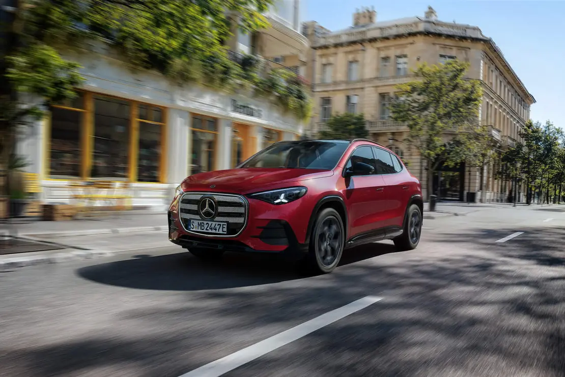 Der neue elektrische Mercedes-Benz GLA.

Exterieur: MANUFAKTUR Patagonienrot Metallic

Interieur: ARTICO man-made leather/MICROCUT microfibre black 

The all-new Mercedes-Benz GLA electric.

Exterior: MANUFAKTUR patagonia red metallic

Interior: ARTICO man-made leather/MICROCUT microfibre black