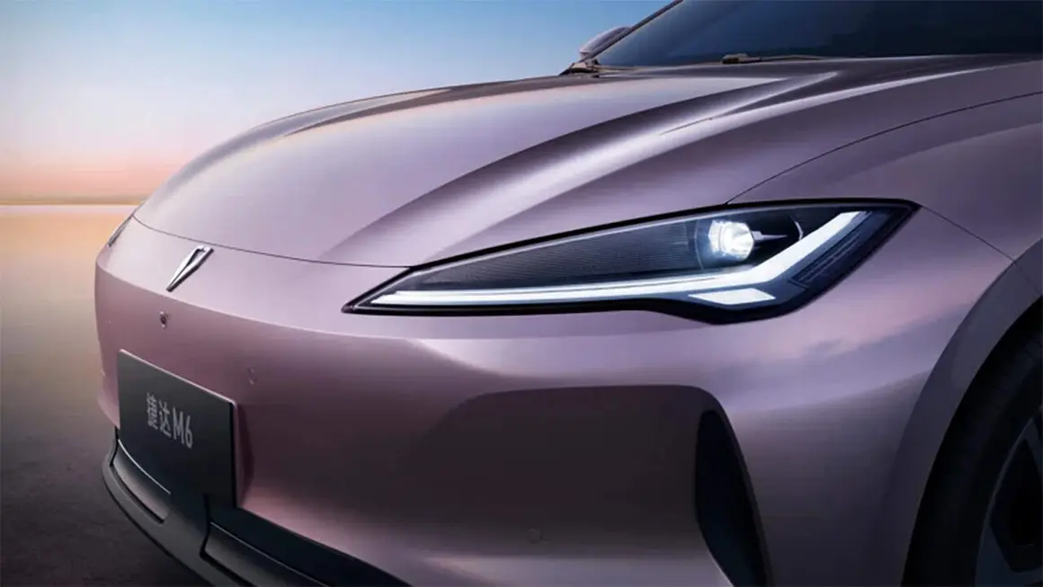 Volkswagen Jetta M6: Detalle del frontal y &oacute;pticas afiladas