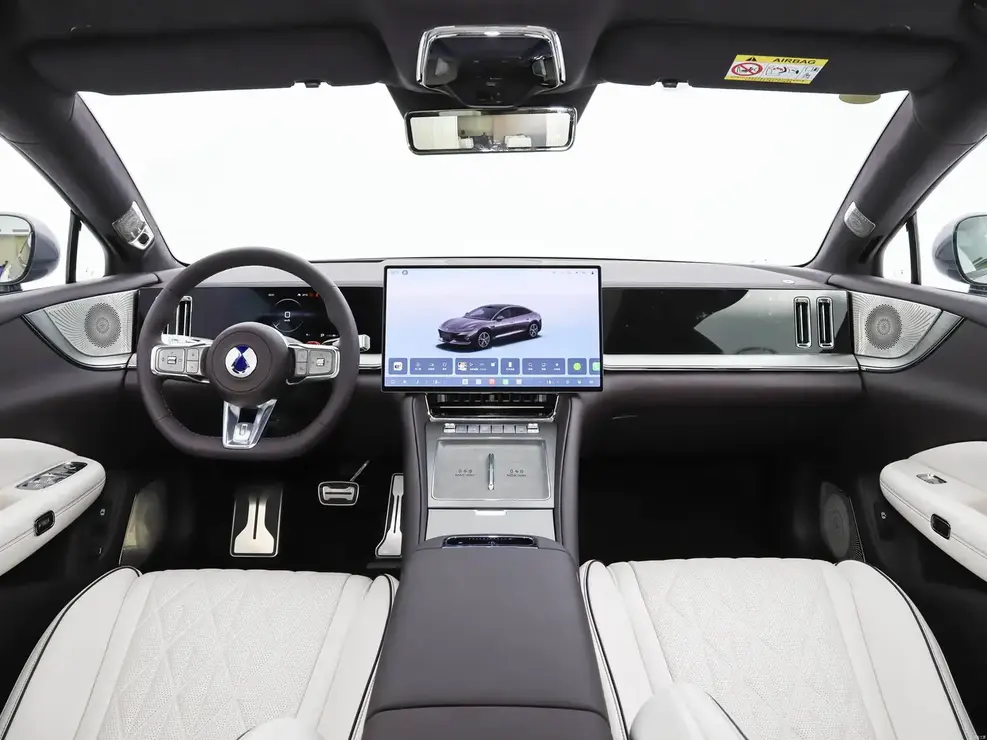 BYD-Denza-Z9S-interior