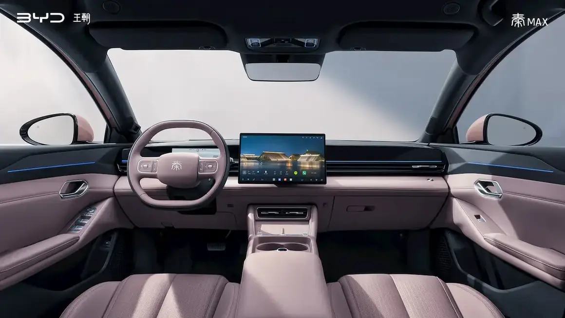 BYD Qin Max EV - Vista interior del habit&aacute;culo