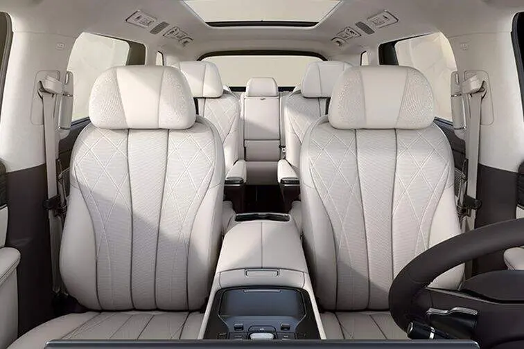Denza D9 - vista interior - distribuci&oacute;n asientos